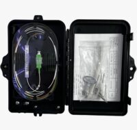 Caja de terminación de FTTH 4FO IP65 cargada con Splitter 1*4 SC/APC + 4 Adaptadores SC/APC, Negra   LT-HGT-4A-N